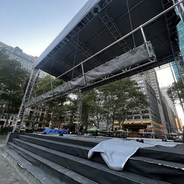 Banner swap - Bryant Park