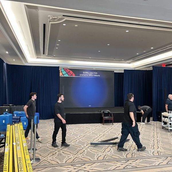 Crew at work - United Nations