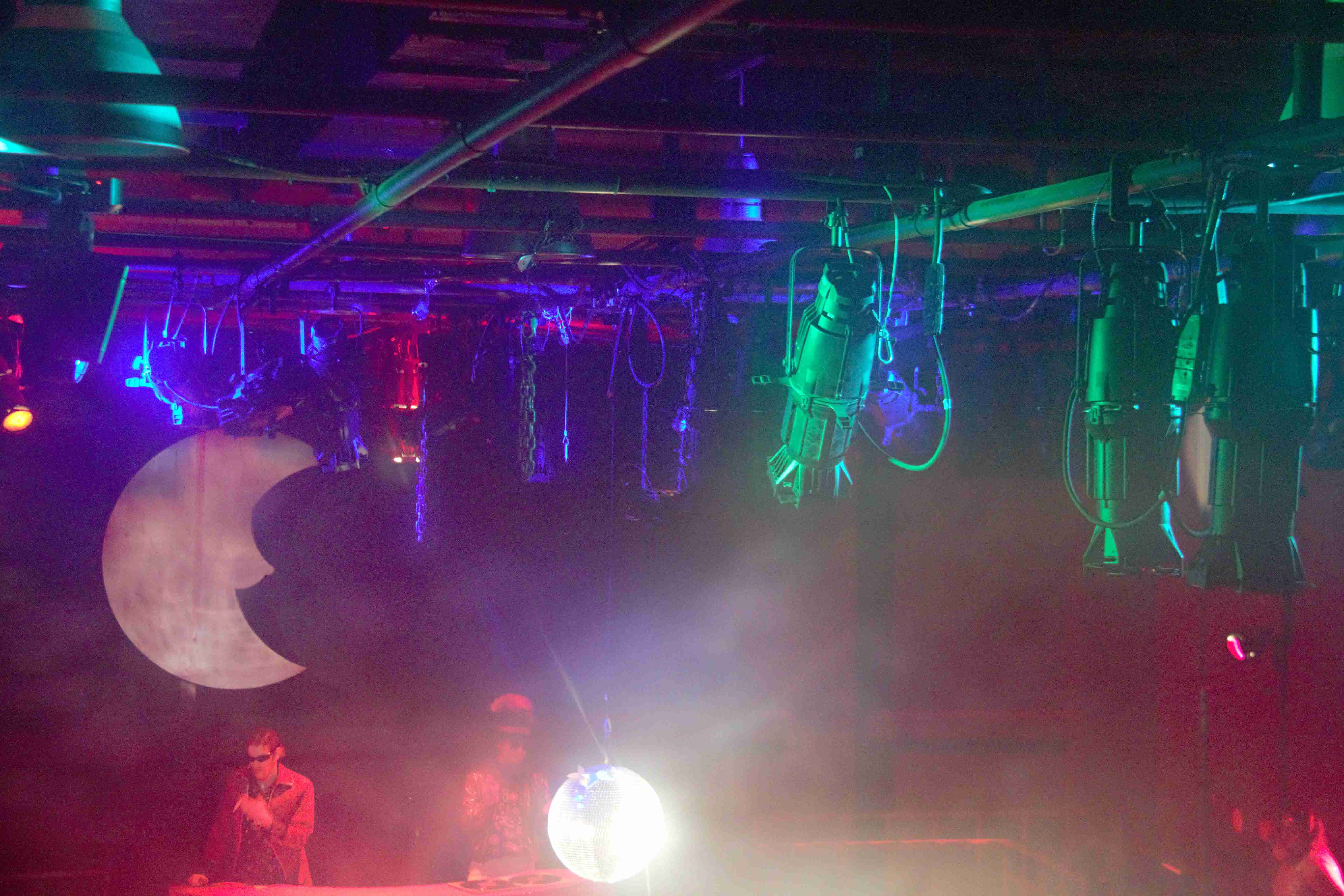 Stage light spilling from a row of Source Four fixtures